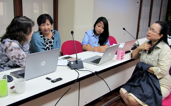 The technical experts work on their detailed workplan and activities. (From L-R): Dr. Filomena C. Sta. Cruz (Virologist), Dr. Edna Aguilar (Project Leader), Ms. Cherry Ann A. Osorio (M&E Field Officer, MinSCAT) and Dr. Bessie M. Burgos (Technical Advisor for Research and Development, SEARCA).