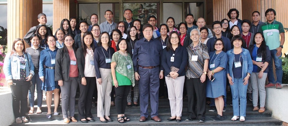 Second batch of trainees together with Dr. Nicomedes P. Eleazar (front row, center), DA-BAR Director; SEARCA Project Development and Technical Services (PDTS) staff led by Ms. Nancy M. Landicho (front row, fourth from left), Program Specialist and Officer-in-Charge, with Ms. Imelda L. Batangantang (front row, third from right), Program Specialist; and the Project Team led by Dr. Corazon T. Aragon (front row, fourth from right), Project Leader and Dr. Cesar B. Quicoy (front row, third from left), Financial Viability Expert