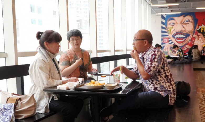 Looking ahead: Jalansutra culinary community members meet at a restaurant in Jakarta to talk about their plans for 2020. (JP/Arief Suhardiman)