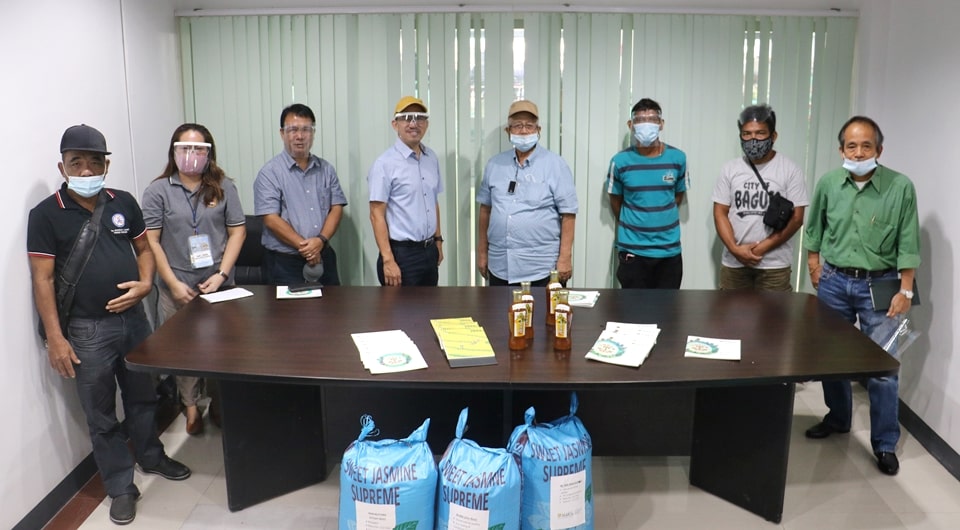 Dr. Glenn B. Gregorio (fourth from left), SEARCA Director; Hon. Antonio L. Kalaw (fourth from right), Mayor of Los Baños; with (from left) Mr. Marcelo C. Navarez, Barangay Bayog Chairman; Ms. Cheryll L. Gonzales, Municipal Agriculturalist; Dr. Romeo V. Labios, SEARCA Operations Consultant for Partnerships; and (from right) Mr. Manuel S. Alejar, SEARCA Community Relations Consultant, and representatives of farmers associations during SEARCA's courtesy visit.